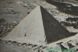 Great Pyramid 1.JPG (35209 bytes)